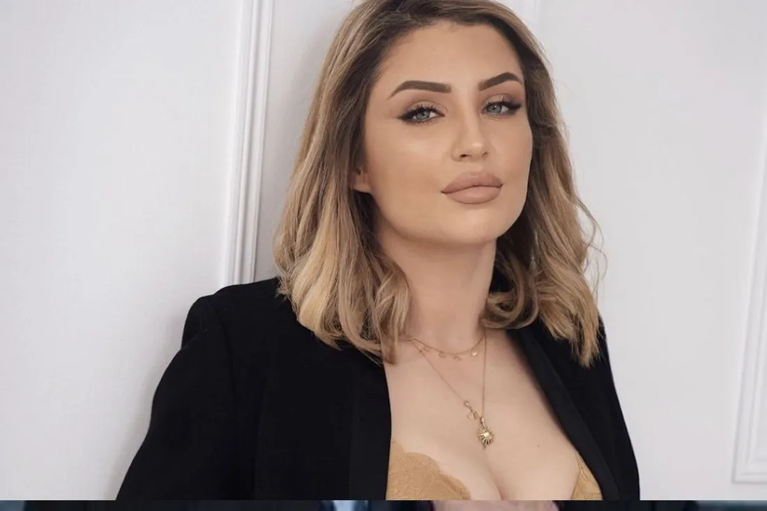 Amandine Pellissard enceinte 2 mois, elle dévoile son baby bump !