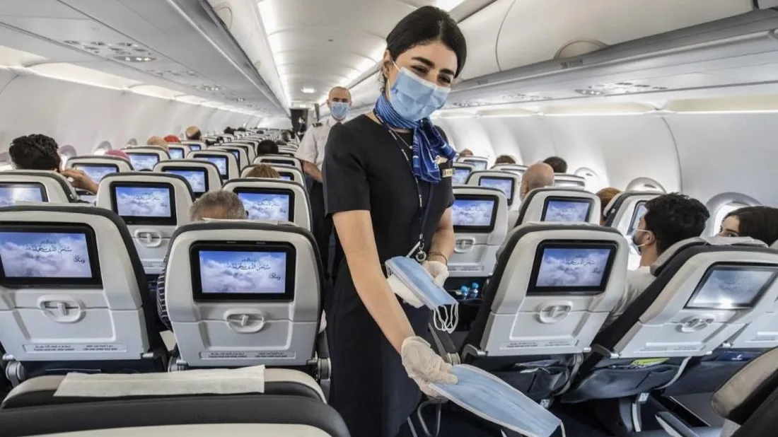 Quand le port du masque devient une cause de conflits entre les voyageurs en avion 