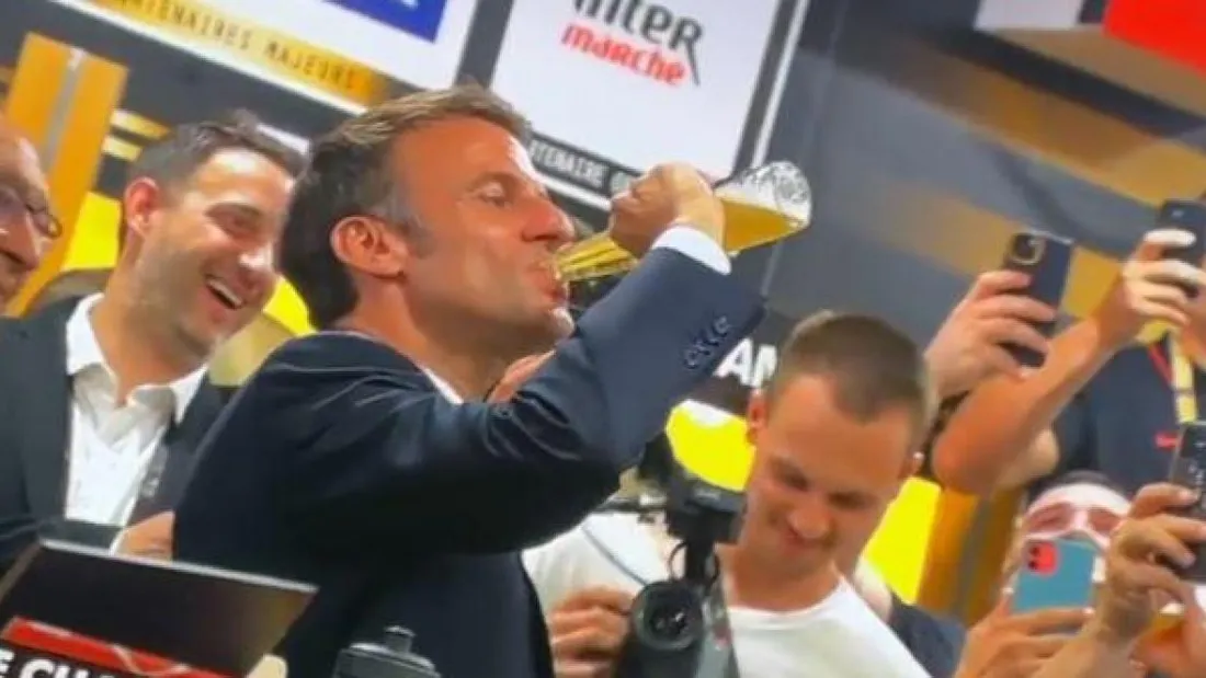 La vidéo d'Emmanuel Macron buvant une bière cul sec fait polémique !