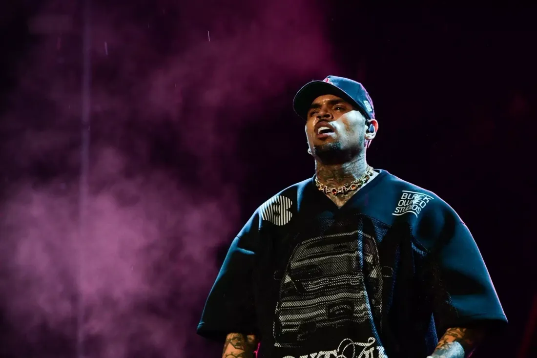 Scandale au Royaume-Uni : Chris Brown en garde à vue pour violence