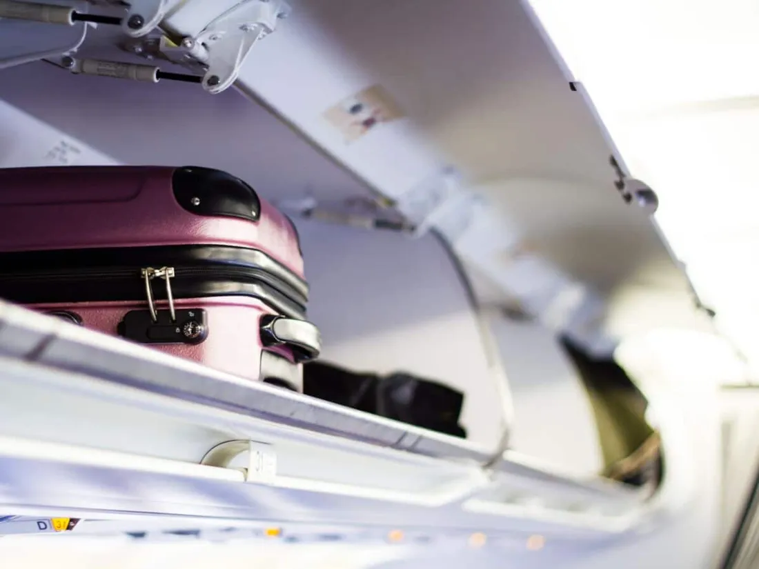 Nouvelles interdictions en avion : préparez vos bagages autrement !