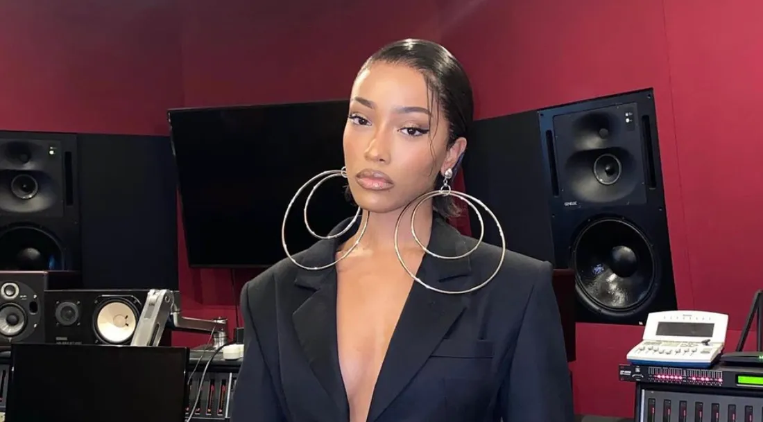 Shay en femme fatale avec 'Commando' qui dévoile un retour fracassant !