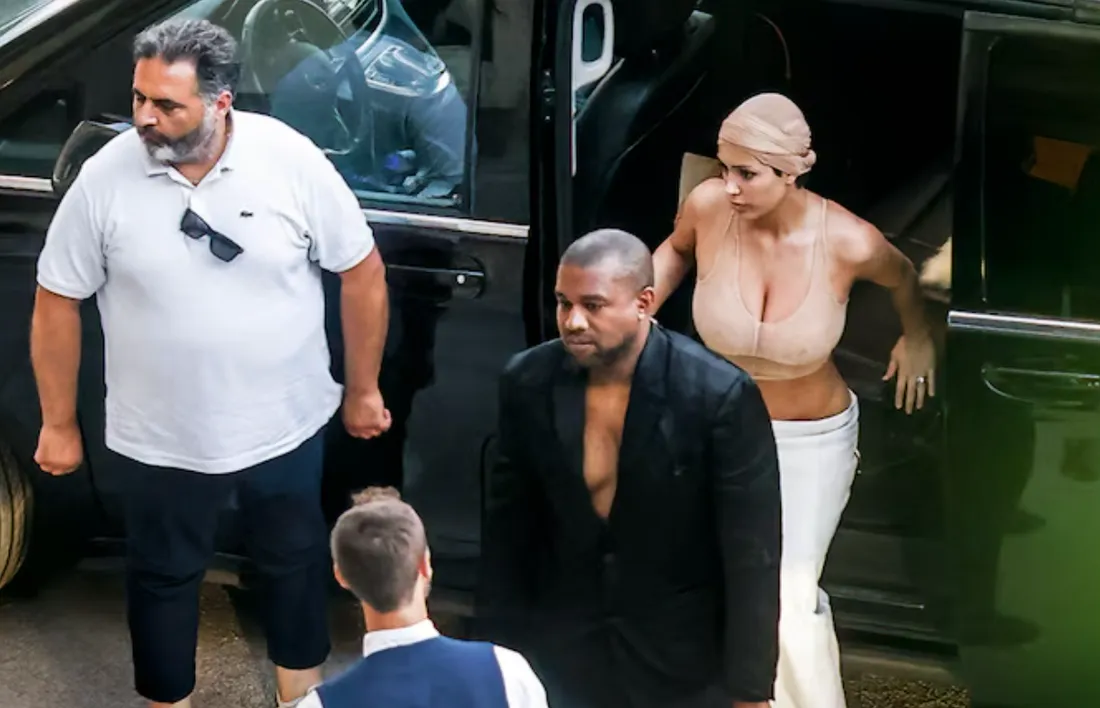 Bianca Censori : son père semble accepter ses tenues osées