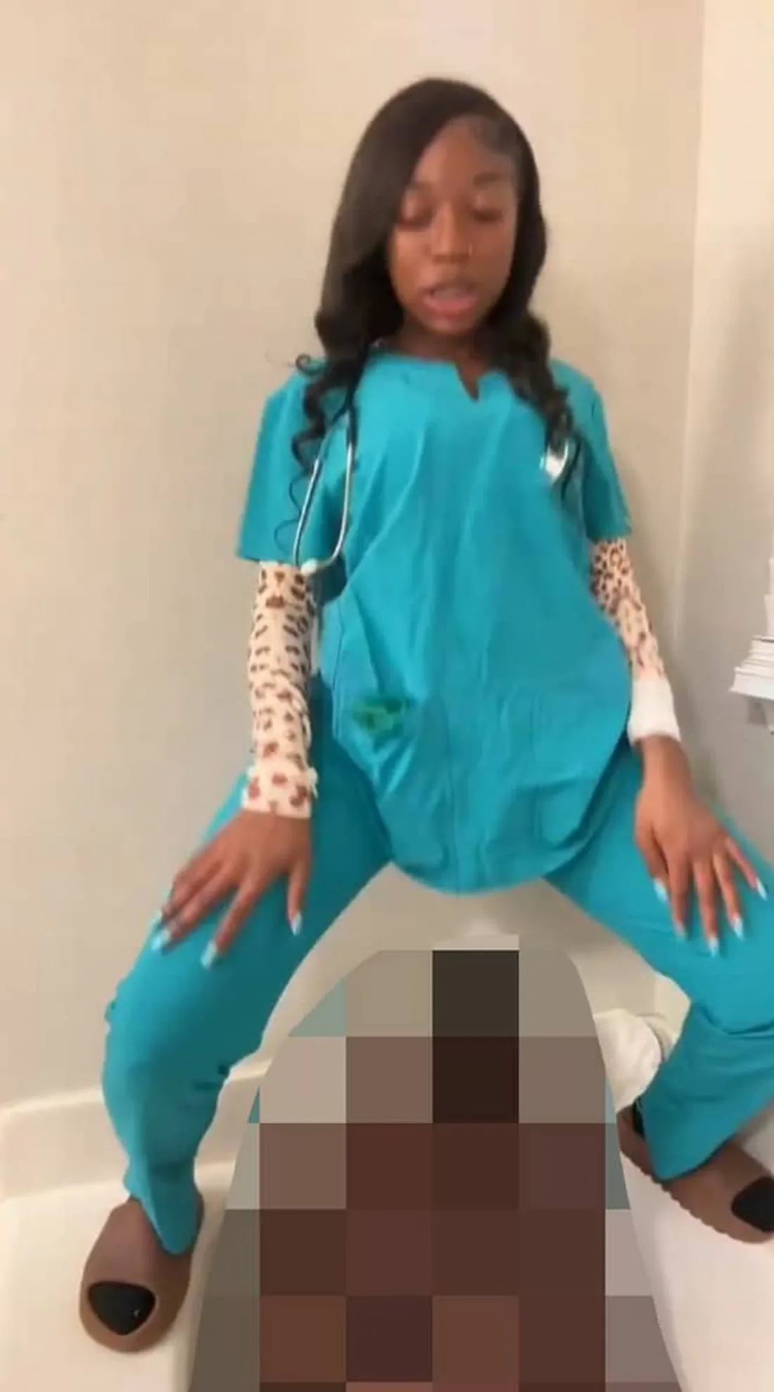 Scandale en hôpital : une infirmière twerk sur des patients et finit derrière les barreaux