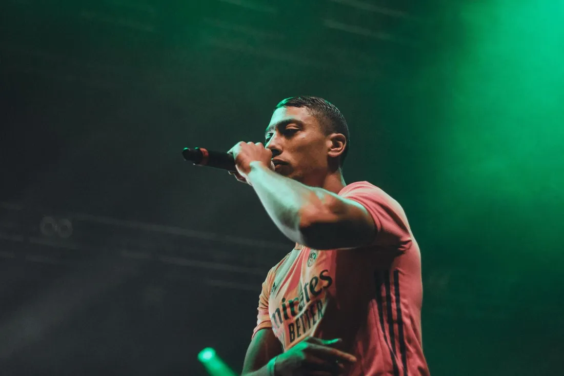 Annulation du concert de Maes suite aux affaires judiciaires 