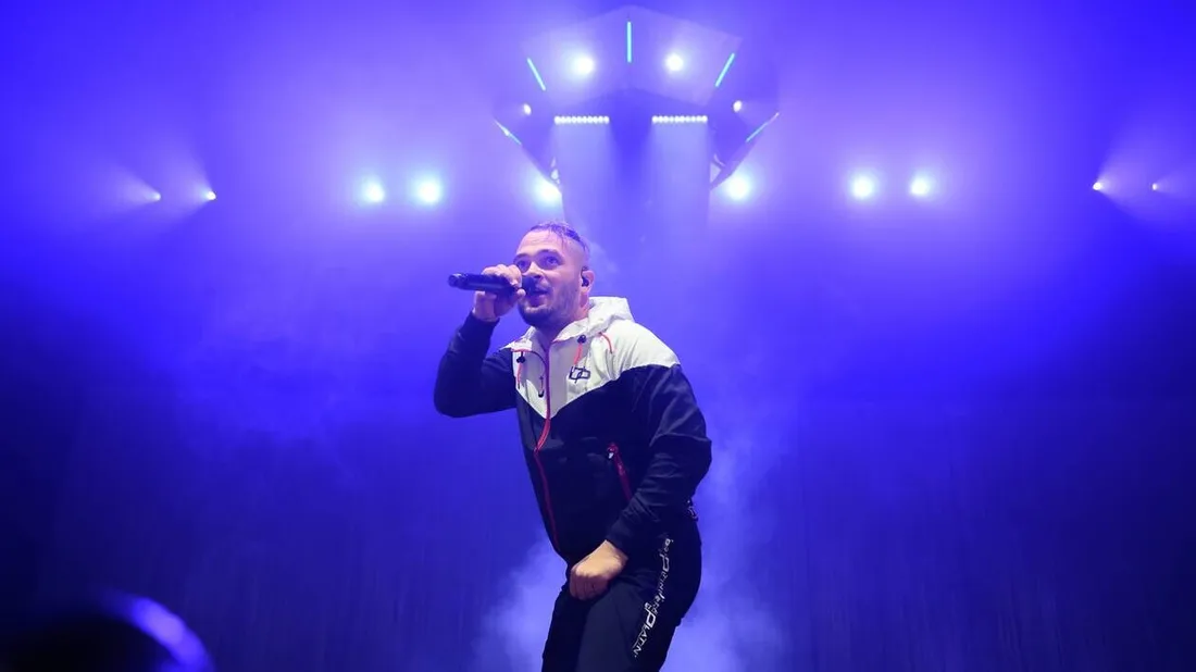 JUL dépasse Ninho et devient le roi des singles d'Or en France