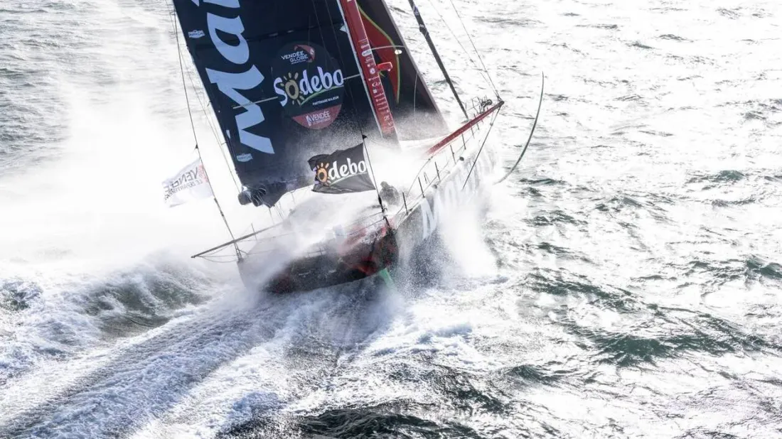 Abandon de Yannick Bestaven, tenant du titre du Vendée Globe