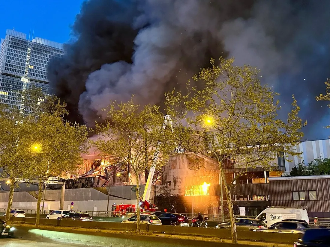 Incendie à Paris: Prudence recommandée suite à la pollution de l'air