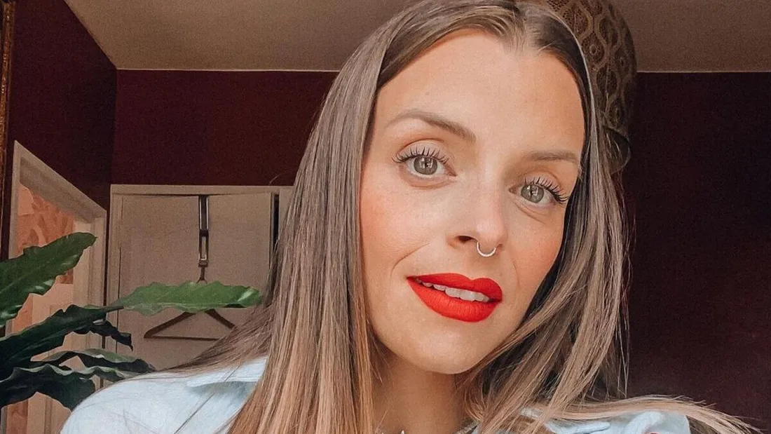 Un ex candidate de télé-réalité offre un show de pole dance dans un Ehpad !