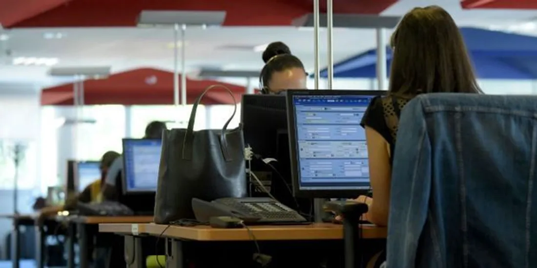 Rester assis plus de 6 heures par jour augmente le risque de mort prématurée.