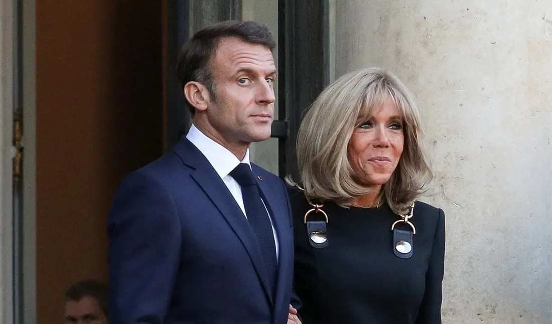 Emmanuel Macron et l'humour en réponse à la polémique sur le geste de Brigitte Macron