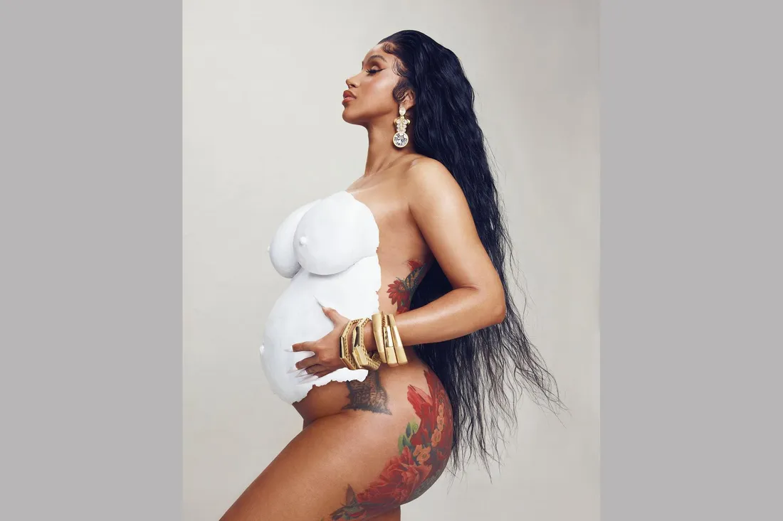 Cardi B répond à un commentaire lui demandant pourquoi elle “n’arrête pas de tomber enceinte”