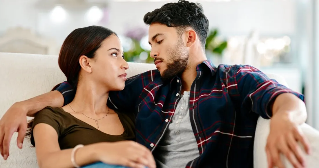 Le monkey-barring : une tendance amoureuse destructrice