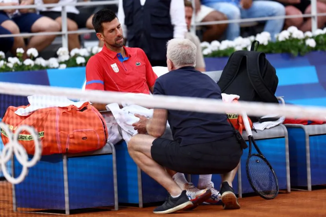 Djokovic : son genou opéré, un obstacle avant la demi-finale aux JO de Paris 2024