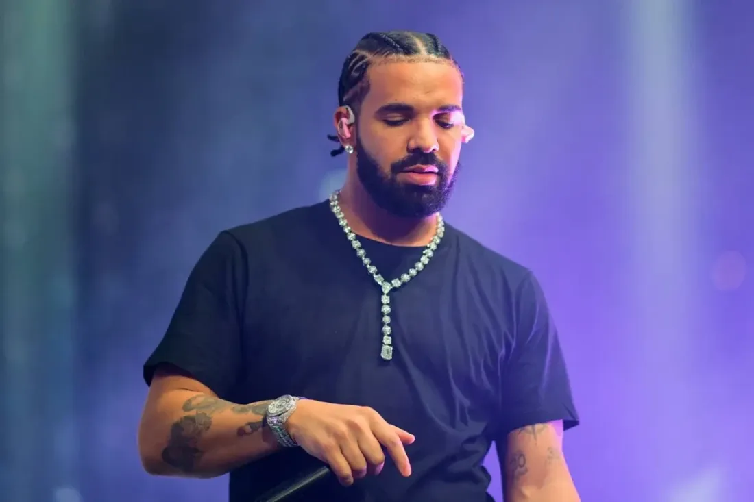 Drake bat le record des Beatles et règne sur le Billboard 200