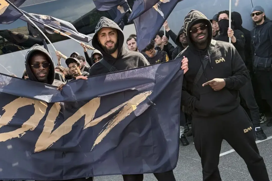 "Dans Vos Mères" propulse DVM à la 2e place du Top Albums.