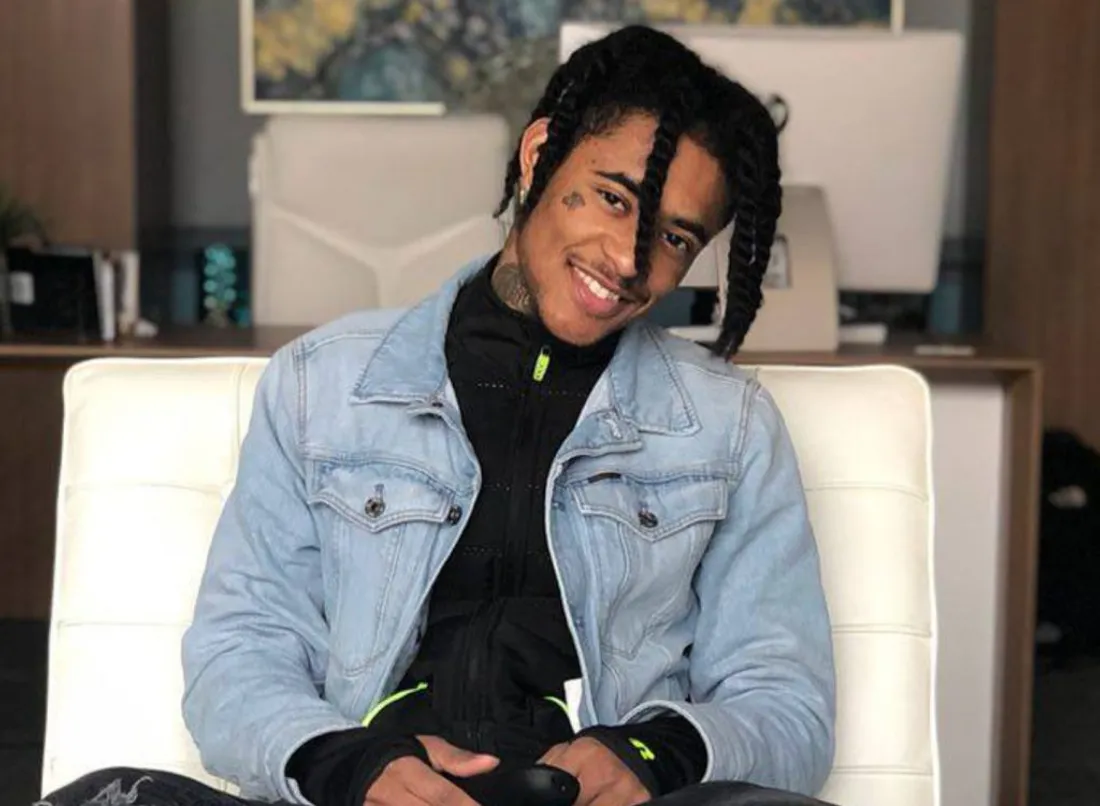 CHOC : un rappeur tire sur toutes sa famille et le même jour sort un clip 