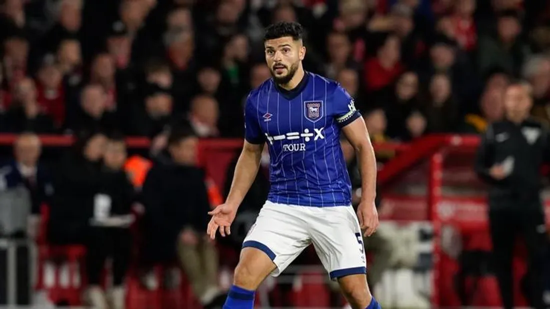 Refus du brassard arc-en-ciel : un joueur de Premier League soutenu par son club