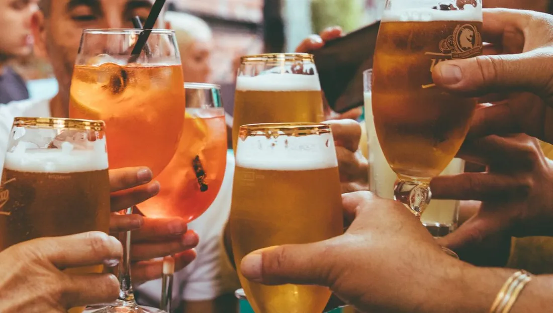 Vers une augmentation des prix de l'alcool ? Un débat tendu 