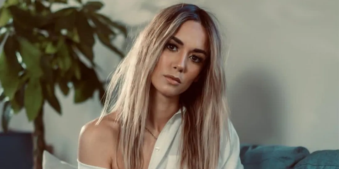 Hilona inquiète face aux problèmes de santé de son bébé