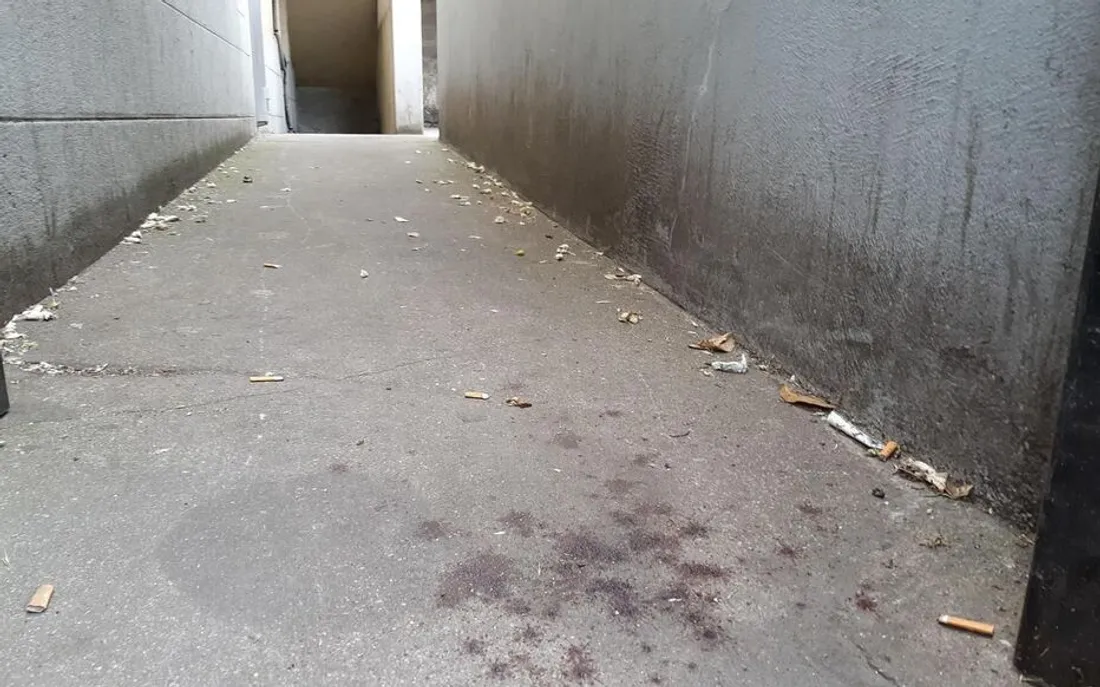 Un homme découvert dans une mare de sang, dépourvu de son s***