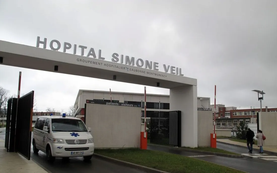 "Sans couverture pendant 44 heures" : après le décès de sa mère elle poursuit l'hôpital 