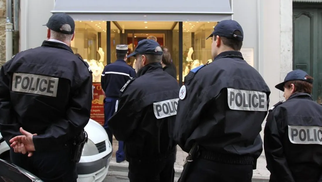 L'adjoint du maire de Montreuil victime d'une violente agression homophobe (PHOTOS)