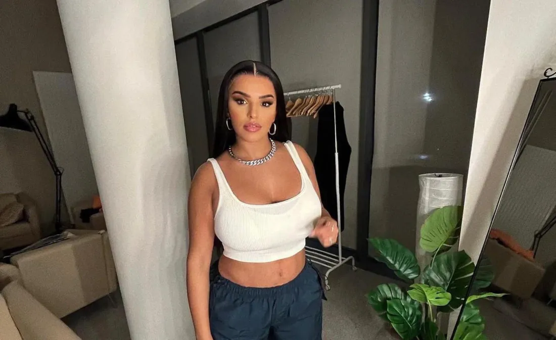 "Le chirurgien doit être en prison" Imen Es critiquée sur son BBL !