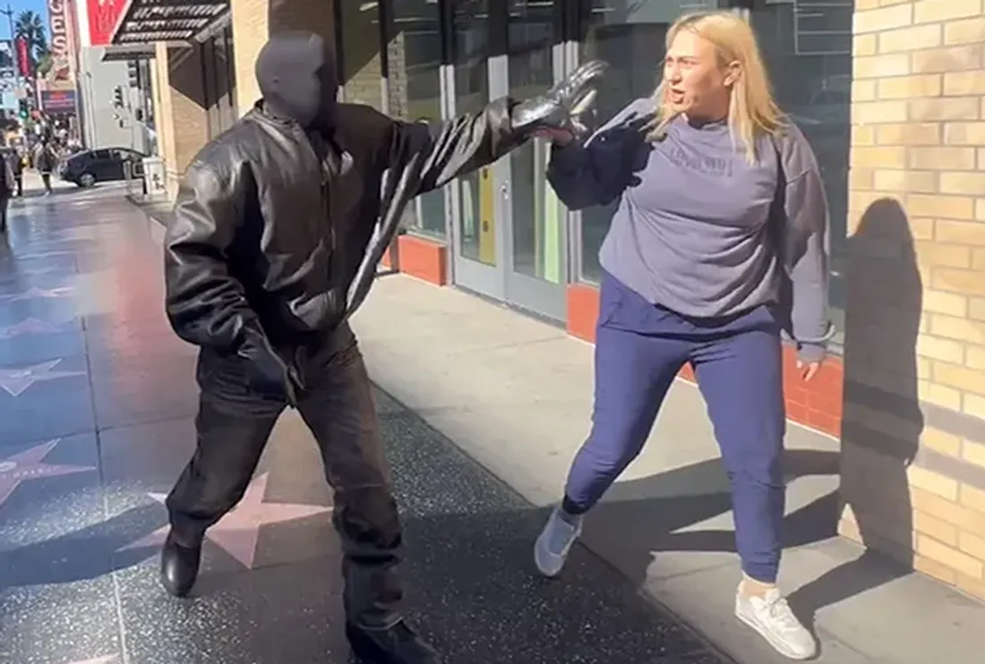 Kanye West arrache le téléphone d’une paparazzi (vidéo)