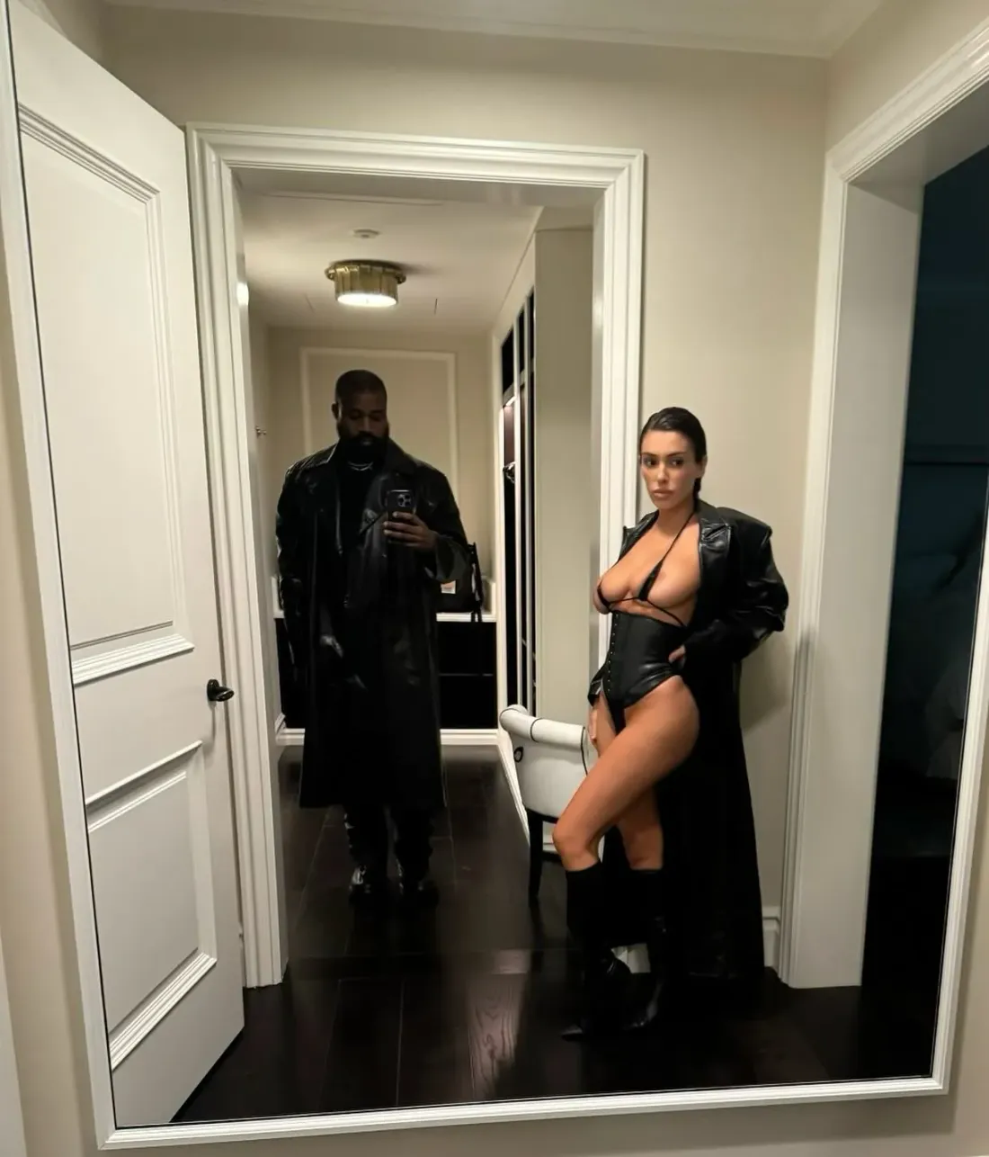 Kanye West crée le buzz avec une vidéo énigmatique de Bianca Censori  dans une tenue transparente