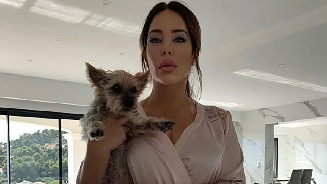  Kim Glow : son chien renversé par une voiture