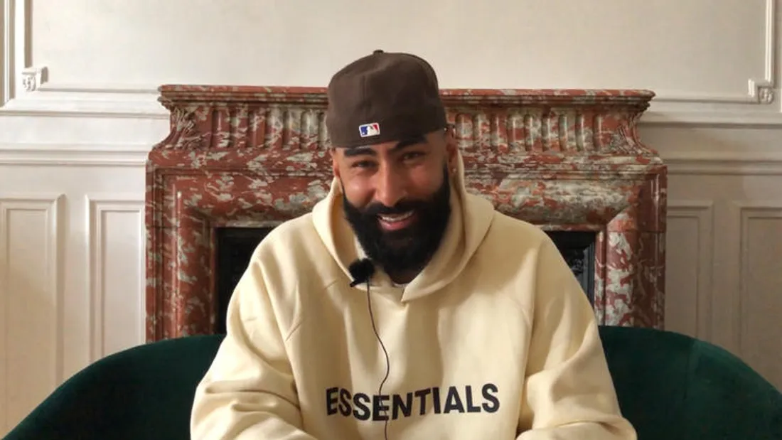 La Fouine perd son calme en plein concert et jette son micro !