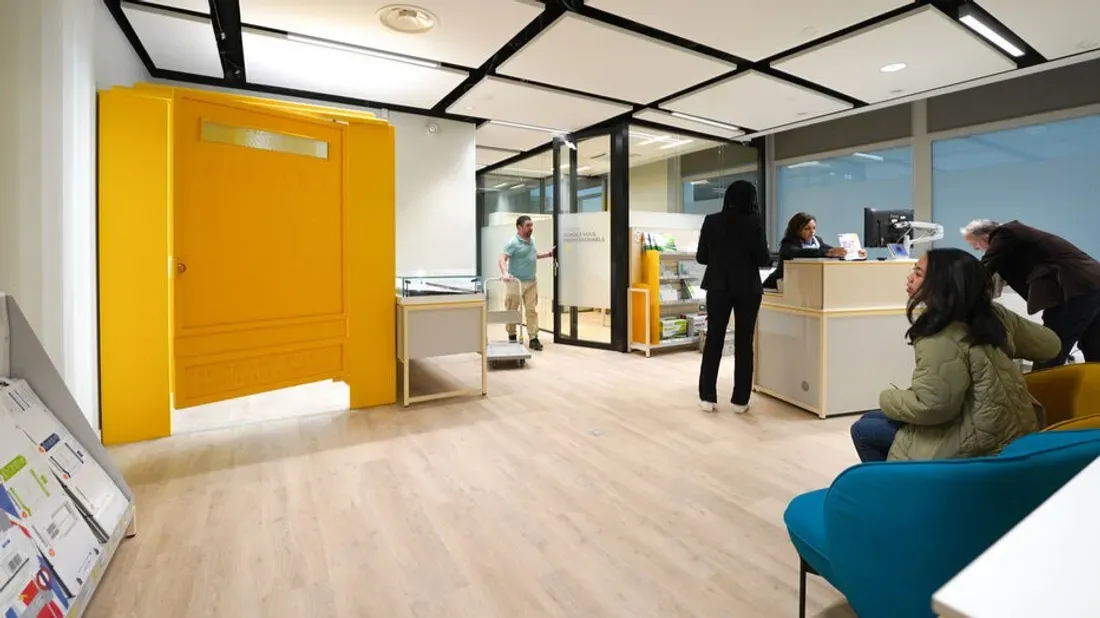 La Poste innove avec des cabines d'essayage pour les achats en ligne