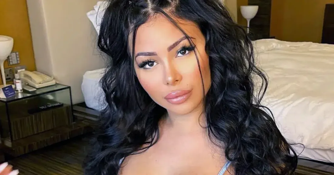 Maeva Ghennam face à une action en justice de la part d'une grande banque française