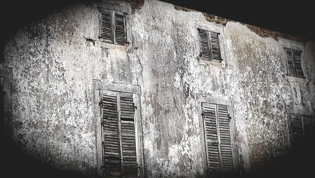 Un ancien bordel hantée des fantômes nymphomanes 