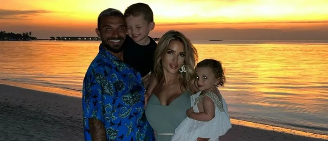 Manon Marsault voyage en business et laisse ses enfants voyager en éco avec la nanny !