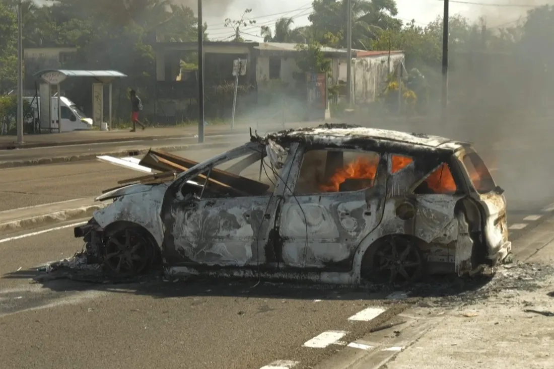 Crise et couvre-feu en Martinique face à la flambée des prix