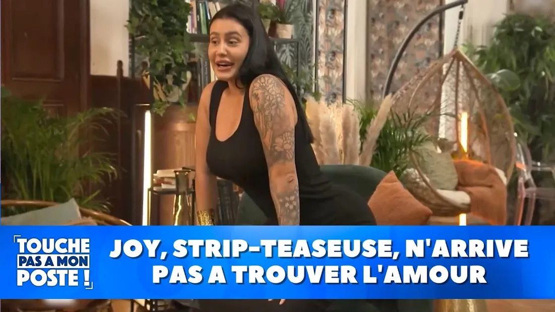 Joy la stripteaseuse séduit Cyril Hanouna en direct : 
