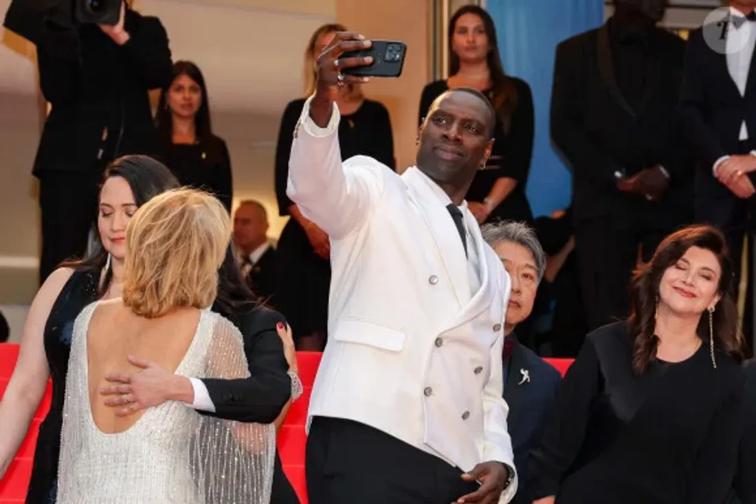 Omar Sy casse les codes sur le tapis rouge de Cannes !
