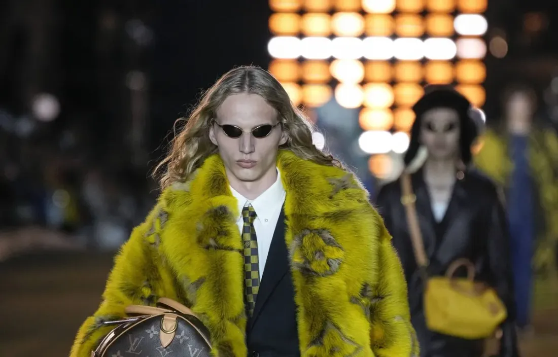 Pharrell Williams et la fourrure chez Louis Vuitton : une décision controversée