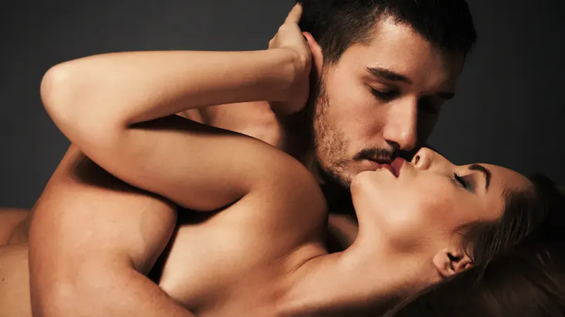  Les positions sexuelles les plus populaires en France : Top 10