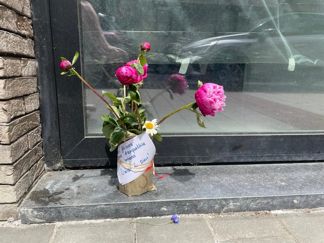 Deux jumelles se suicident simultanément devant leurs enfants