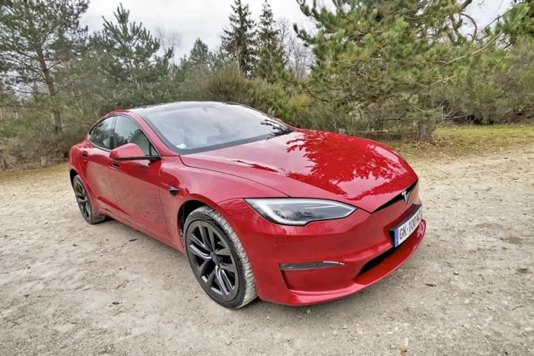 Une femme se retrouver bloqué dans sa Tesla sous 46°C à cause d'une mise à jour !