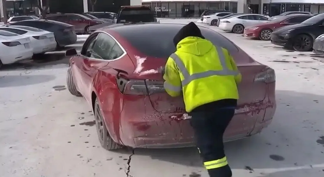 Des Tesla se transforment en glaçons à Chicago à cause du froid extrême