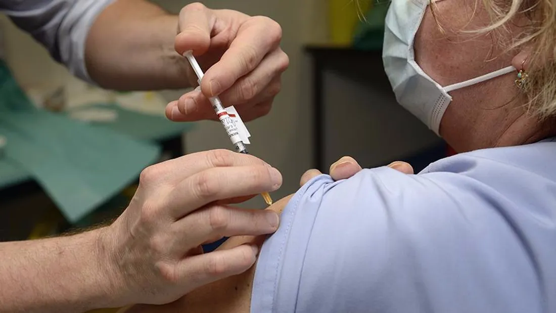 Vaccin : à quel moment appeler le Samu en cas d’effets secondaires ?