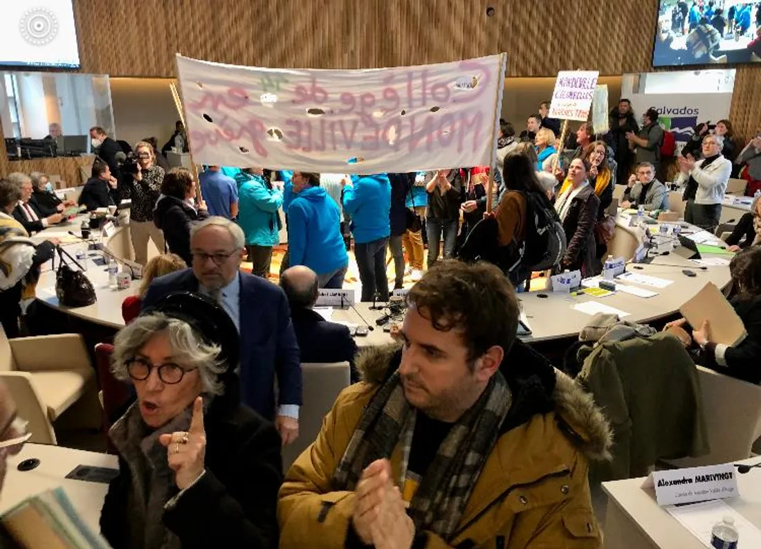 La réunion du Conseil Départemental a été extrêmement tendue.