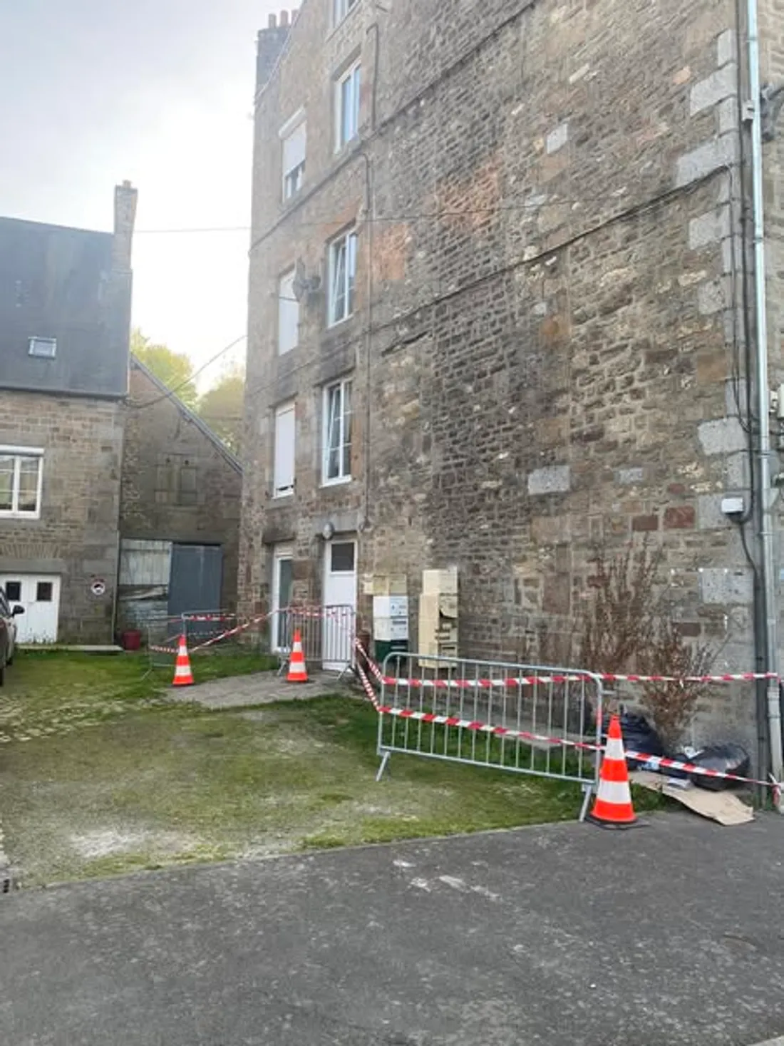 Un incendie s'est déclaré place Saint-Anne, à Vire Normandie, ce dimanche 27 avril 2025.