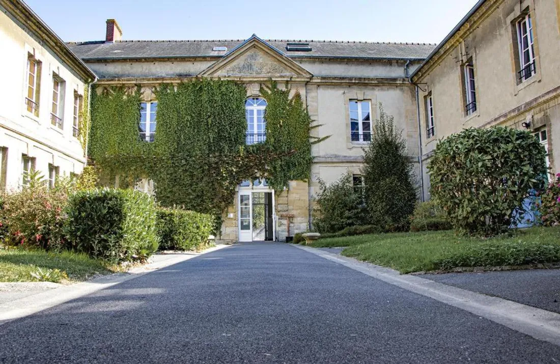 Les élus de Bayeux ont acté la mise en vente du Logis des Grands Chapeaux.
