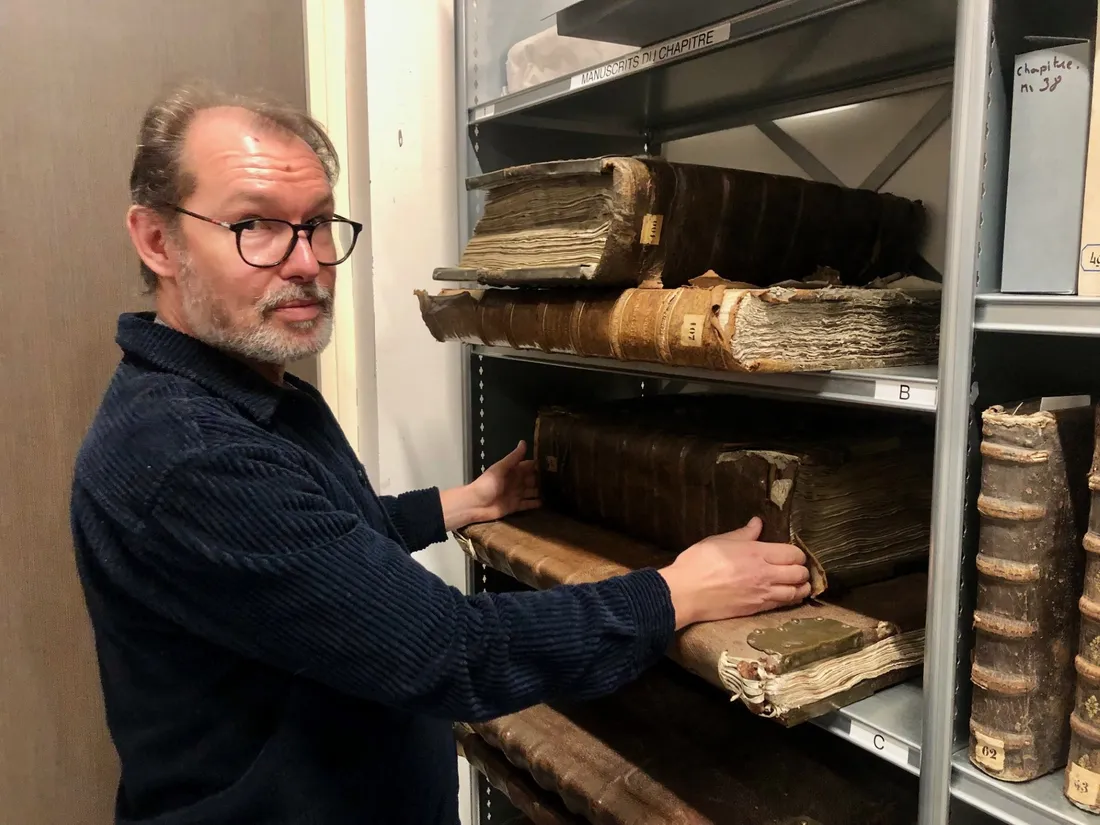 Jérôme Leroy fera visiter le fonds ancien de la médiathèque Les 7 Lieux de Bayeux demain.