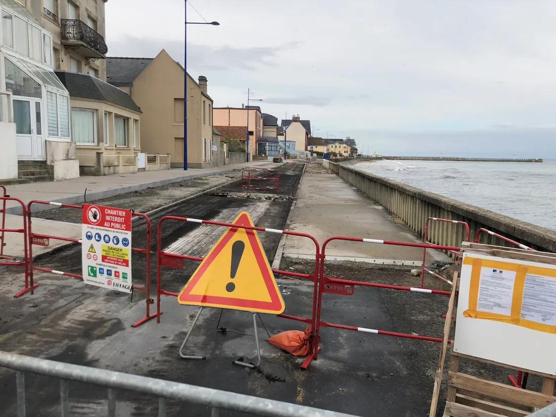 Les travaux du quai Crampon de Grandcamp-Maisy doivent s'achever en mars 2026. 